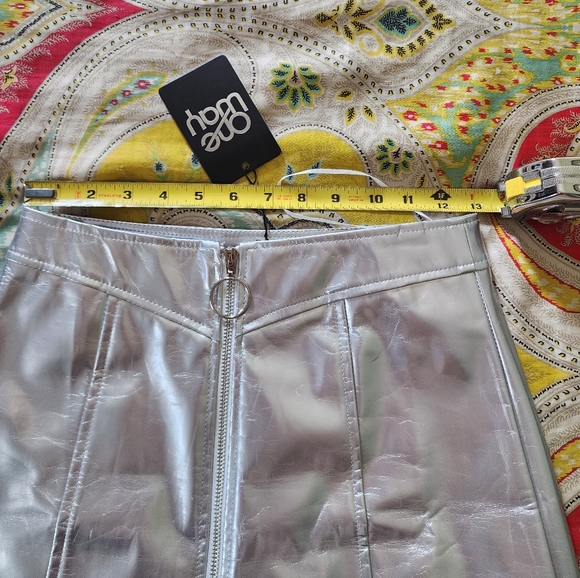 NWT Silver vegan leather miniskirt - Picture 4 of 9